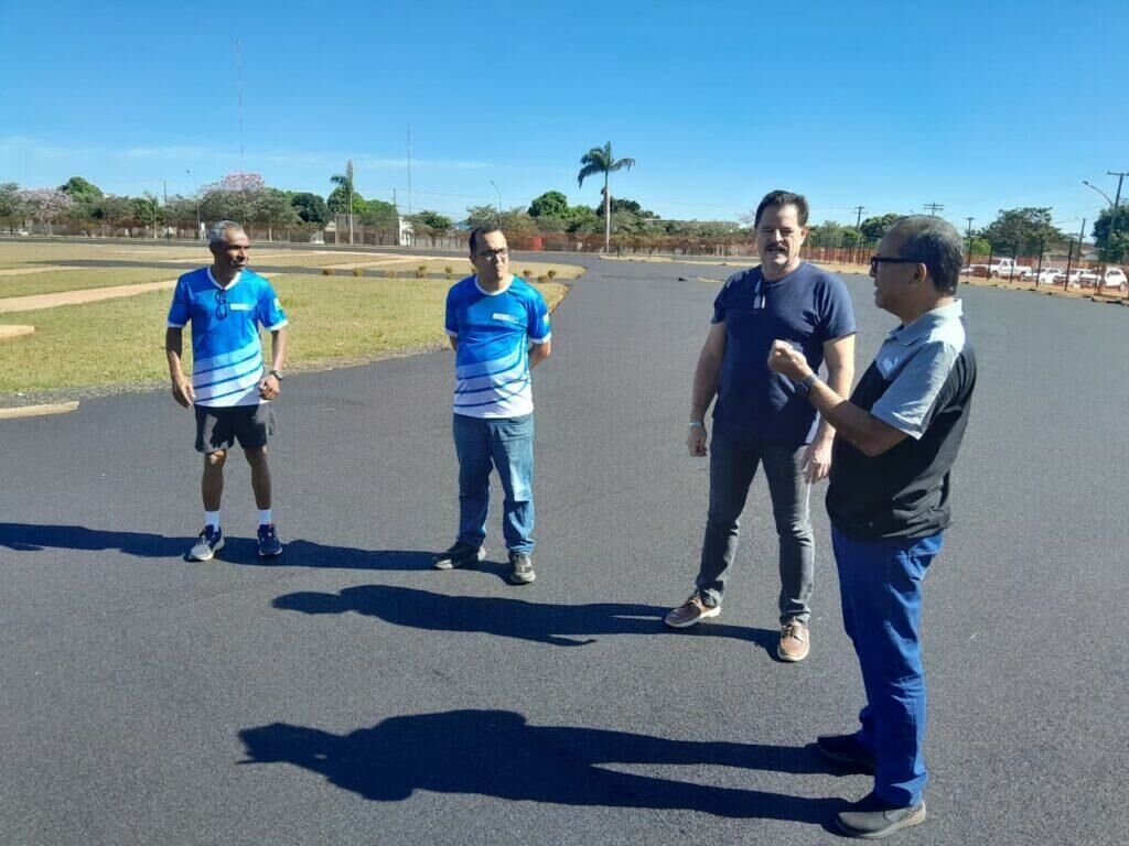 Imagem de compartilhamento para o artigo Em Chapadão, presidente da Federação de Atletismo de MS visita obras de pistas da MS Todo dia